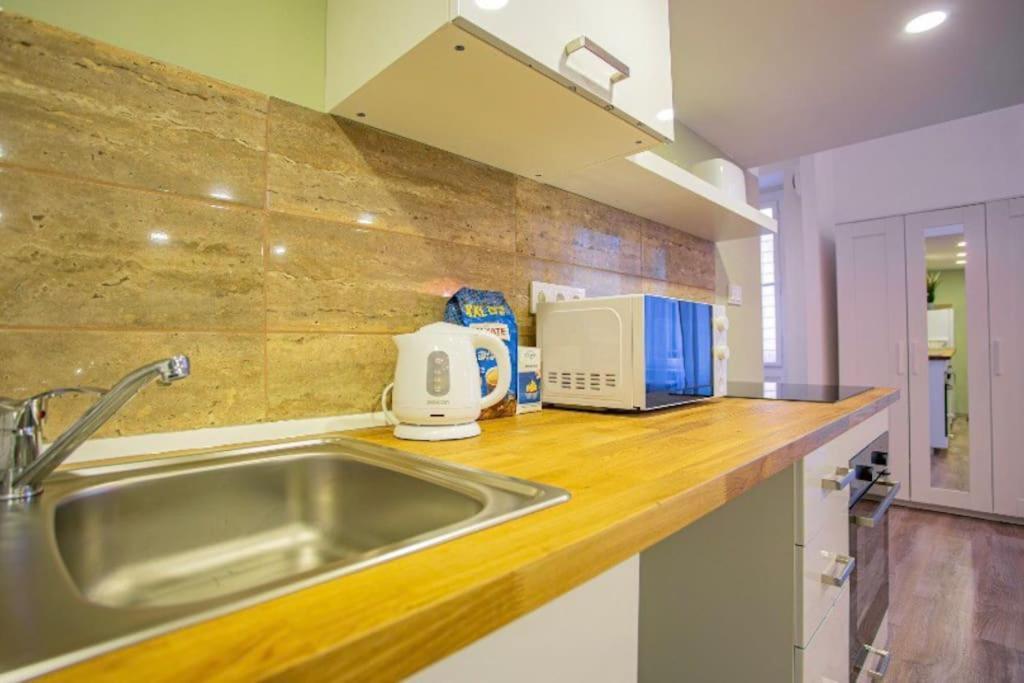 Cosy 2 Bedroom Flat In Akacfa St., Sol Budapeşte Dış mekan fotoğraf