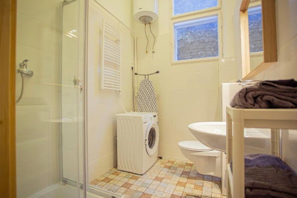 Cosy 2 Bedroom Flat In Akacfa St., Sol Budapeşte Dış mekan fotoğraf