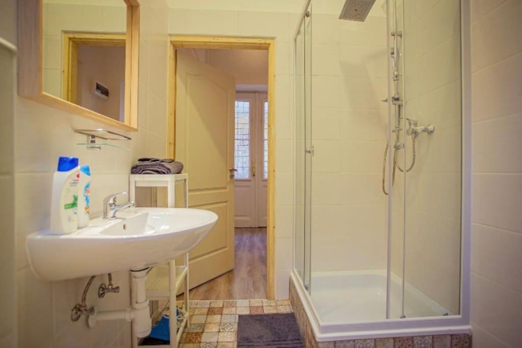 Cosy 2 Bedroom Flat In Akacfa St., Sol Budapeşte Dış mekan fotoğraf