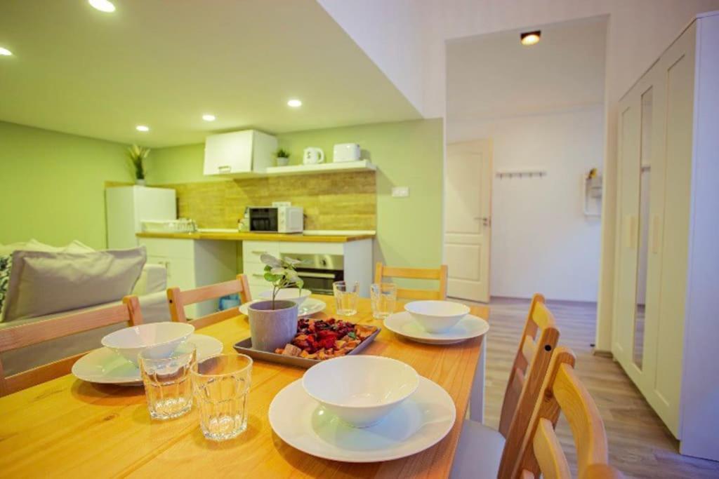 Cosy 2 Bedroom Flat In Akacfa St., Sol Budapeşte Dış mekan fotoğraf